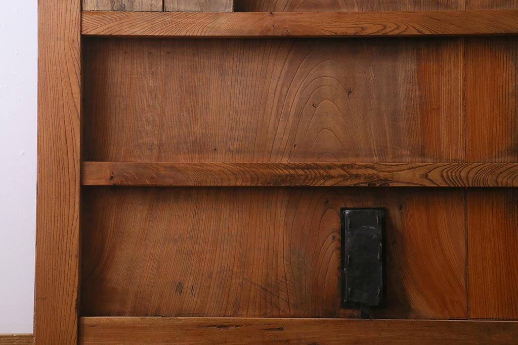 アンティーク建具　和製アンティーク　明治期　巾着金具　ぬくもり溢れる木味が魅力的な蔵戸(引き戸、建具、玄関戸)(R-040459)