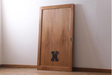 アンティーク建具　和製アンティーク　明治大正期　大黒天金具　ぬくもり溢れる木味が魅力的な蔵戸(引き戸、建具、玄関戸)(R-040460)