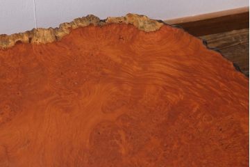 ビンテージ家具　特大　極厚天板　カリン材(花梨材)　貴重な鳥眼杢の木肌が魅力的な座卓(定価約180万円)(ローテーブル)(R-040461)