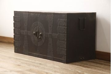 アンティーク家具　明治期　観音開き戸 十字金具の和箪笥(ローボード、時代箪笥)(R-040462)