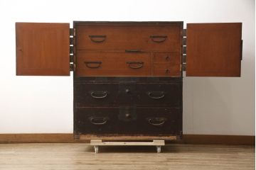 アンティーク家具　明治期　観音開き戸付き　十字金具の重ね箪笥(和箪笥、時代箪笥)(R-040464)