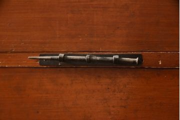 アンティーク家具　明治期　観音開き戸付き　十字金具の重ね箪笥(和箪笥、時代箪笥)(R-040464)