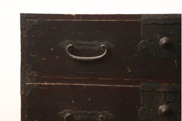 アンティーク家具　明治期　観音開き戸付き　十字金具の重ね箪笥(和箪笥、時代箪笥)(R-040464)