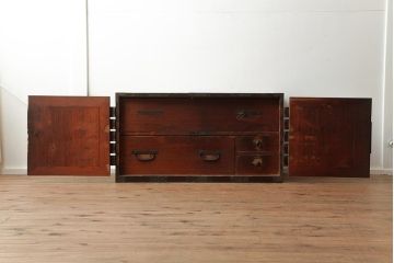 アンティーク家具　明治期　観音開き戸　金具が魅力的な和箪笥(時代箪笥、ローボード)(R-040466)
