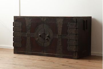 アンティーク家具　明治期　観音開き戸　金具が魅力的な和箪笥(時代箪笥、ローボード)(R-040466)