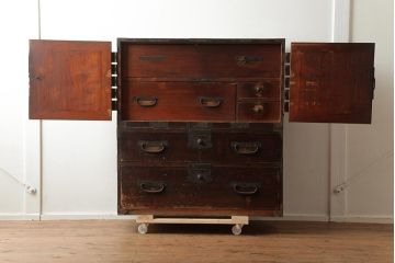 アンティーク家具　明治期　観音開き戸　和のインテリアに活躍する重ね箪笥(時代箪笥、和箪笥)(R-040468)