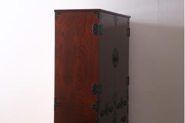 ビンテージ家具　岩谷堂箪笥　銘入り「菊政」　手打ち金具・鷹の羽紋　木地呂塗り　衣装盆付き衣装箪笥(和タンス、ヴィンテージ)(R-040472)