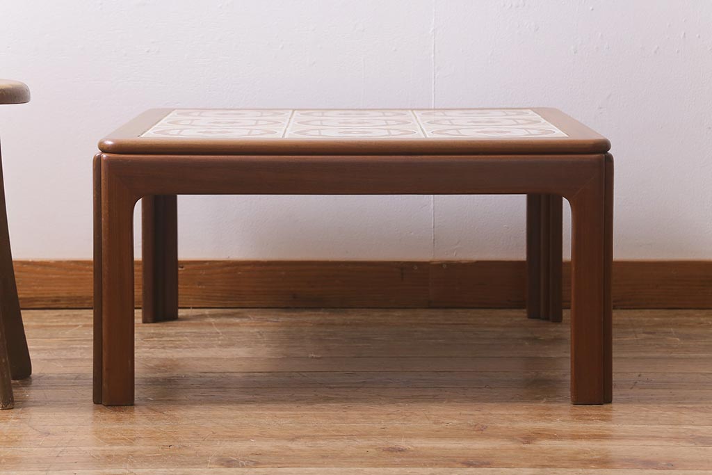 ヴィンテージ家具　北欧ビンテージ　G-PLAN(ジープラン)　チーク材　タイルトップがおしゃれな正方形のコーヒーテーブル(センターテーブル)(R-040474)
