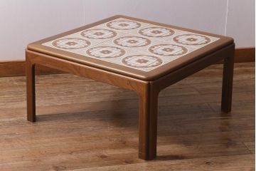 ヴィンテージ家具　北欧ビンテージ　G-PLAN(ジープラン)　チーク材　タイルトップがおしゃれな正方形のコーヒーテーブル(センターテーブル)(R-040474)