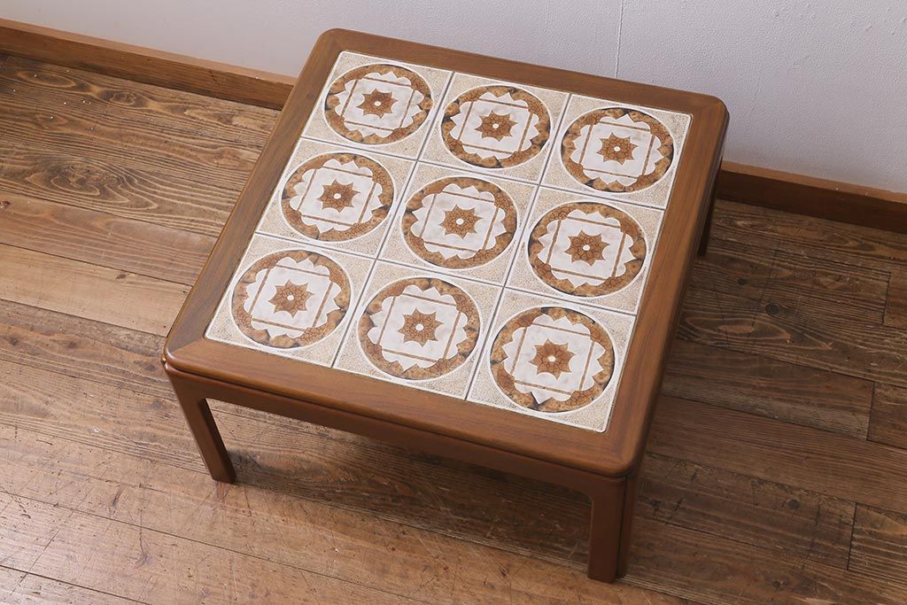 ヴィンテージ家具　北欧ビンテージ　G-PLAN(ジープラン)　チーク材　タイルトップがおしゃれな正方形のコーヒーテーブル(センターテーブル)(R-040474)