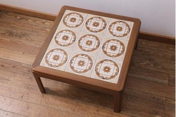 ヴィンテージ家具　北欧ビンテージ　G-PLAN(ジープラン)　チーク材　タイルトップがおしゃれな正方形のコーヒーテーブル(センターテーブル)(R-040474)