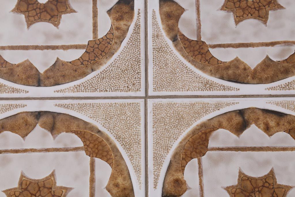 ヴィンテージ家具　北欧ビンテージ　G-PLAN(ジープラン)　チーク材　タイルトップがおしゃれな正方形のコーヒーテーブル(センターテーブル)(R-040474)