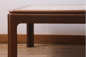 ヴィンテージ家具　北欧ビンテージ　G-PLAN(ジープラン)　チーク材　タイルトップがおしゃれな正方形のコーヒーテーブル(センターテーブル)(R-040474)