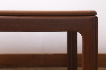 ヴィンテージ家具　北欧ビンテージ　G-PLAN(ジープラン)　チーク材　タイルトップがおしゃれな正方形のコーヒーテーブル(センターテーブル)(R-040474)