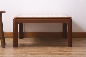 ヴィンテージ家具　北欧ビンテージ　G-PLAN(ジープラン)　チーク材　タイルトップがおしゃれな正方形のコーヒーテーブル(センターテーブル)(R-040474)