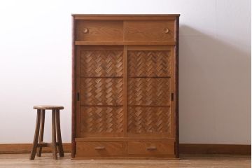 中古　民芸家具　網代引戸　杉材・桜皮　上品な雰囲気漂う置き水屋(置水屋、茶水屋、茶道具、戸棚)(R-040475)