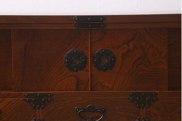 中古　岩谷堂箪笥　大きな金具が目を引く上品なテレビ台(テレビボード、サイドボード、ローボード、戸棚)(R-040476)