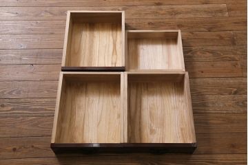 ビンテージ家具　岩谷堂箪笥　銘入り「菊政」　手打ち金具・牡丹紋　木地呂塗り　戸棚付き重ね箪笥(衣装箪笥、和タンス)(R-040477)