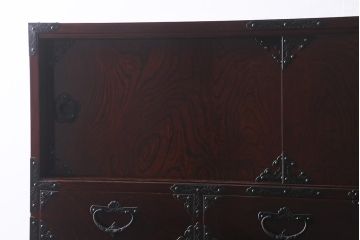 ビンテージ家具　岩谷堂箪笥　銘入り「菊政」　手打ち金具・牡丹紋　木地呂塗り　戸棚付き重ね箪笥(衣装箪笥、和タンス)(R-040477)