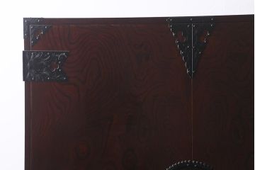 ビンテージ家具　岩谷堂箪笥　銘入り「菊政」　手打ち金具・牡丹と唐獅子紋　木地呂塗り　ワードローブ(洋服タンス)(R-040478)