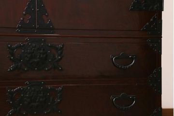 ビンテージ家具　岩谷堂箪笥　銘入り「菊政」　手打ち金具・牡丹と唐獅子紋　木地呂塗り　ワードローブ(洋服タンス)(R-040478)