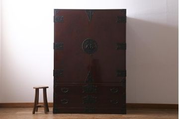 ビンテージ家具　岩谷堂箪笥　銘入り「菊政」　手打ち金具・牡丹と唐獅子紋　木地呂塗り　ワードローブ(洋服タンス)(R-040478)