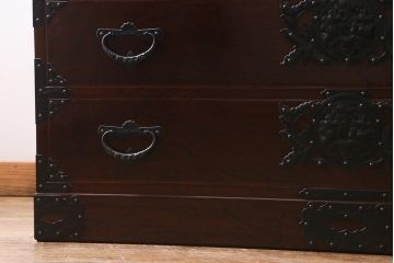 ビンテージ家具　岩谷堂箪笥　銘入り「菊政」　手打ち金具・牡丹と唐獅子紋　木地呂塗り　ワードローブ(洋服タンス)(R-040478)
