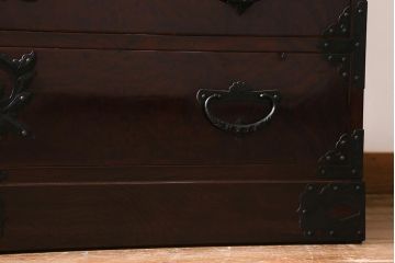 ビンテージ家具　岩谷堂箪笥　銘入り「菊政」　手打ち金具・牡丹と唐獅子紋　木地呂塗り　ワードローブ(洋服タンス)(R-040478)