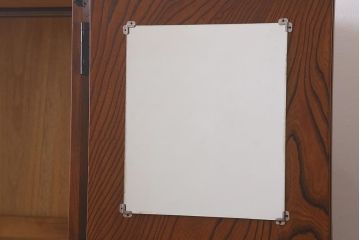 ビンテージ家具　岩谷堂箪笥　銘入り「菊政」　手打ち金具　漆塗り　美しい杢目と重厚感のある金具が魅力的なワードローブ(洋服タンス)(R-040479)