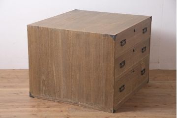 アンティーク家具　和製アンティーク　総桐材　奥行がたっぷりある珍しいサイズの衣装箪笥(チェスト、引き出し)(R-040480)
