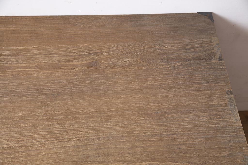 アンティーク家具　和製アンティーク　総桐材　奥行がたっぷりある珍しいサイズの衣装箪笥(チェスト、引き出し)(R-040480)