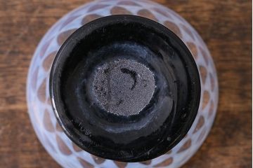 アンティーク雑貨　大正期　乳白鱗紋エナメル脚　碗形氷コップ(和ガラス)(R-040489)