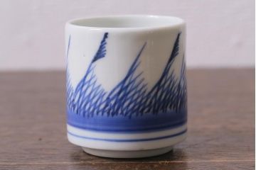 古民具・骨董　江戸期　古伊万里　草文染付筒型猪口2客セット(酒器、和食器)(R-040490)