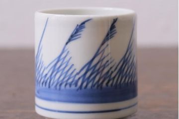 古民具・骨董　江戸期　古伊万里　草文染付筒型猪口2客セット(酒器、和食器)(R-040492)