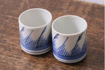 古民具・骨董　江戸期　古伊万里　草文染付筒型猪口2客セット(酒器、和食器)(R-040492)