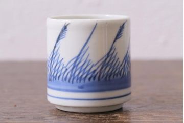 古民具・骨董　江戸期　古伊万里　草文染付筒型猪口2客セット(酒器、和食器)(R-040492)