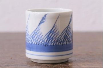 古民具・骨董　江戸期　古伊万里　草文染付筒型猪口2客セット(酒器、和食器)(R-040492)