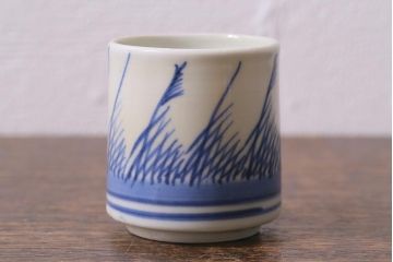 古民具・骨董　江戸期　古伊万里　草文染付筒型猪口2客セット(酒器、和食器)(R-040493)