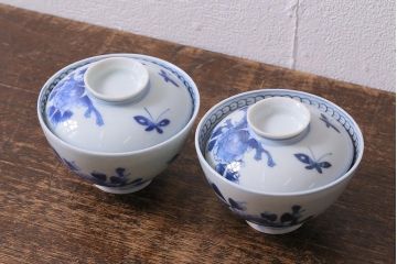 アンティーク雑貨　明治期　花蝶文染付蓋茶碗2客セット(蓋付茶碗、和食器)(R-040499)