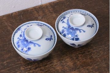 アンティーク雑貨　明治期　花蝶文染付蓋茶碗2客セット(蓋付茶碗、和食器)(R-040499)