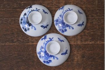 アンティーク雑貨　明治期　花蝶文染付蓋茶碗3客セット(蓋付茶碗、和食器)(R-040500)