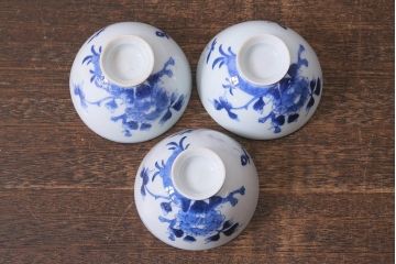 アンティーク雑貨　明治期　花蝶文染付蓋茶碗3客セット(蓋付茶碗、和食器)(R-040500)