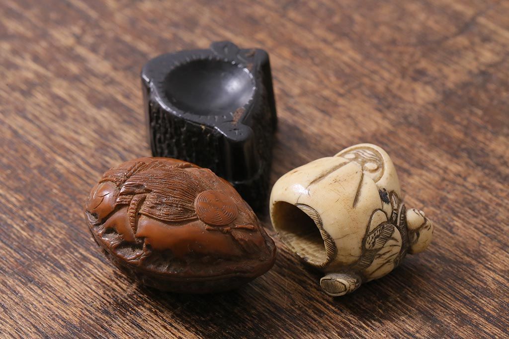 アンティーク雑貨　明治大正　古い根付3点(鹿角、クルミ彫刻)(R-040501)