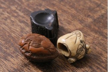 アンティーク雑貨　明治大正　古い根付3点(鹿角、クルミ彫刻)(R-040501)