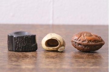 アンティーク雑貨　明治大正　古い根付3点(鹿角、クルミ彫刻)(R-040501)