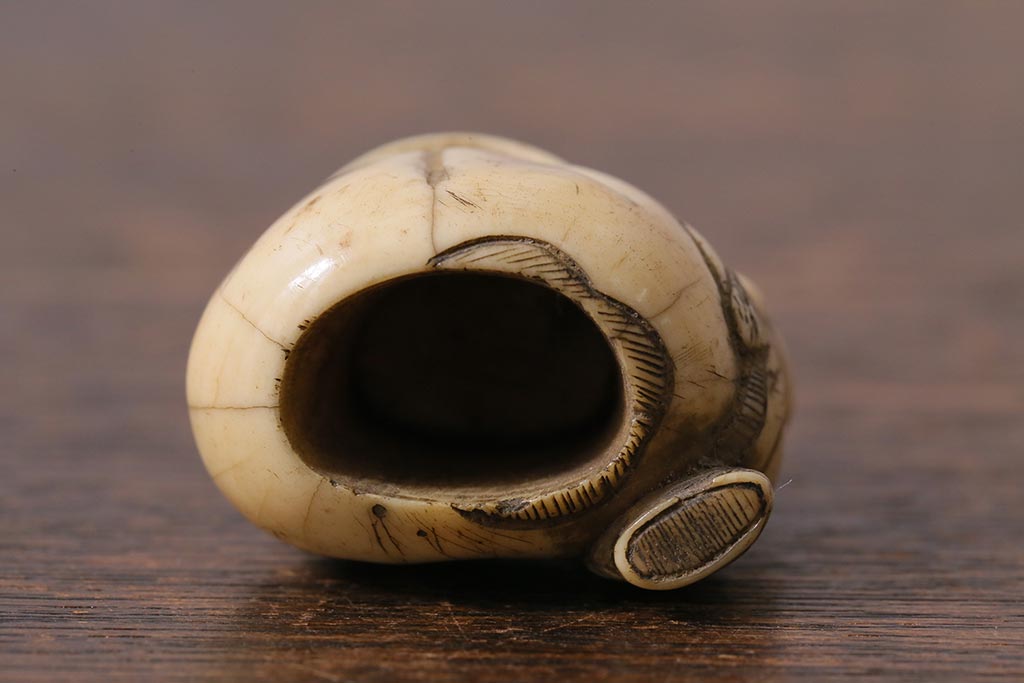 アンティーク雑貨　明治大正　古い根付3点(鹿角、クルミ彫刻)(R-040501)