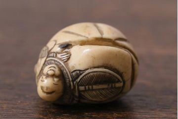 アンティーク雑貨　明治大正　古い根付3点(鹿角、クルミ彫刻)(R-040501)