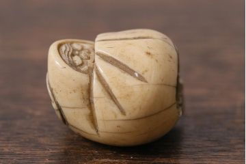 アンティーク雑貨　明治大正　古い根付3点(鹿角、クルミ彫刻)(R-040501)