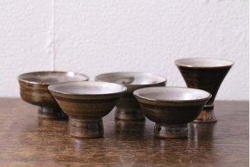 レトロ雑貨　箱付き　三浦小平　無名異焼　5種(猪口、杯、盃)(R-040503)