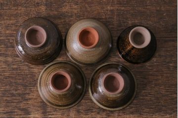 レトロ雑貨　箱付き　三浦小平　無名異焼　5種(猪口、杯、盃)(R-040503)